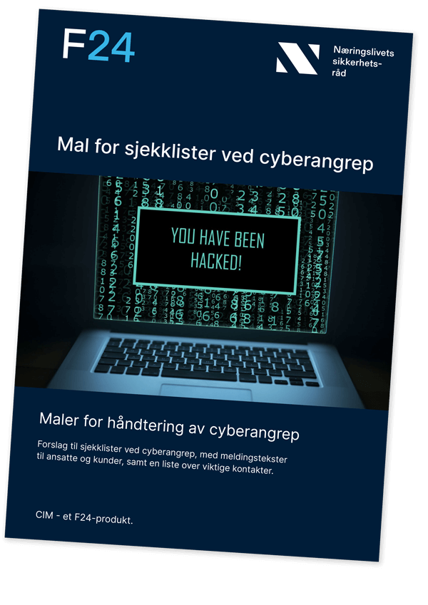 En skråstilt brosjyre, "Mal for sjekklister ved cyberangrep," avslører en bærbar skjerm som skriker "DU HAR BLITT HACKET!" midt i et hav av grønn binær kode. Toppen er prydet med ulike logoer, som understreker behovet for beredskap med sjekklister ved cyberangrep.