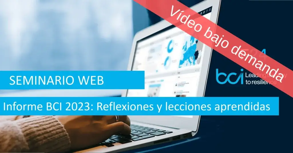 Una persona usa una laptop mostrando gráficos y tablas. El texto superpuesto dice "Seminario Web FACT24: Informe BCI 2023: Reflexiones y lecciones aprendidas" con un banner rojo que dice "Video bajo demanda". Ideal para explorar la resiliencia en la comunicación durante las crisis.