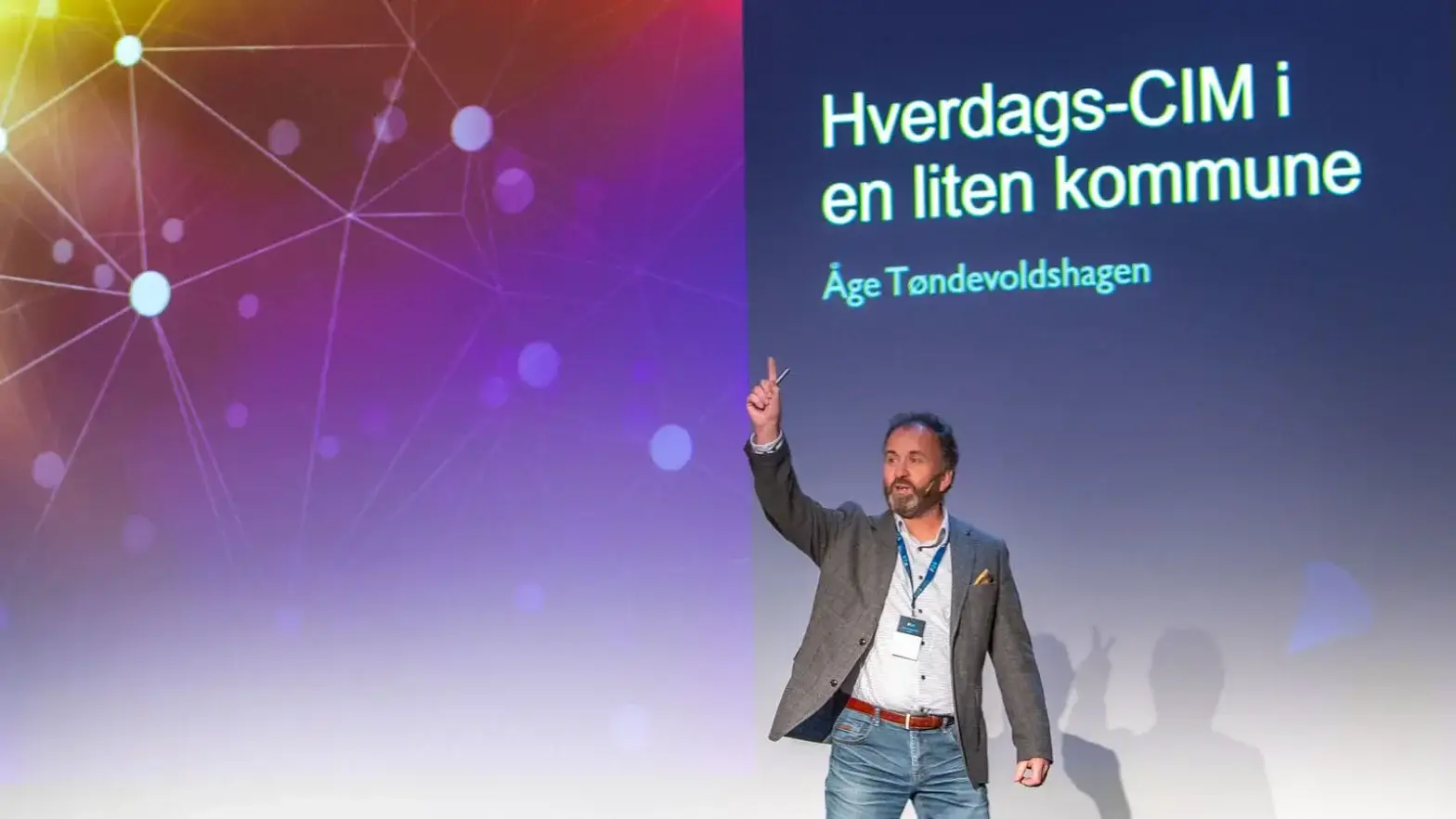 Åge Tøndrevoldshagen som holder presentasjon om "Hverdags-CIM i en liten kommune" under CIM-konferansen i 2022