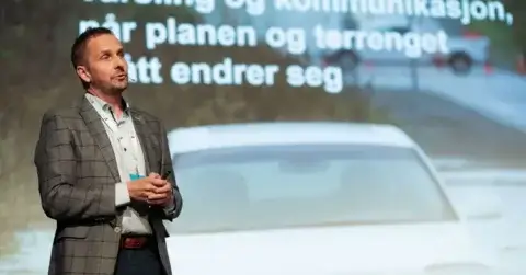 Arne Ronny Tøstibakken fra FramWeb - del av F24, holder foredrag om Varsling og kommunikasjon