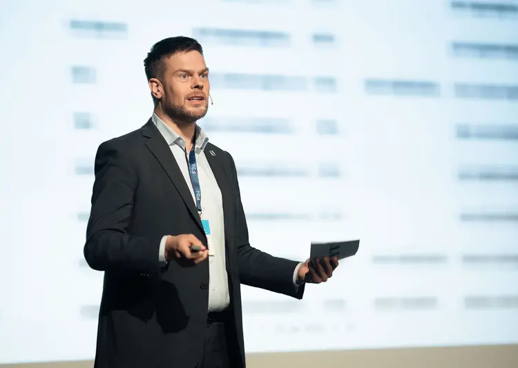 Lars Magne Hovtun fra Nasjonal sikkerhetsråd holder foredrag om CIM som verktøy for sikkerhet og beredskap på større arrangementer