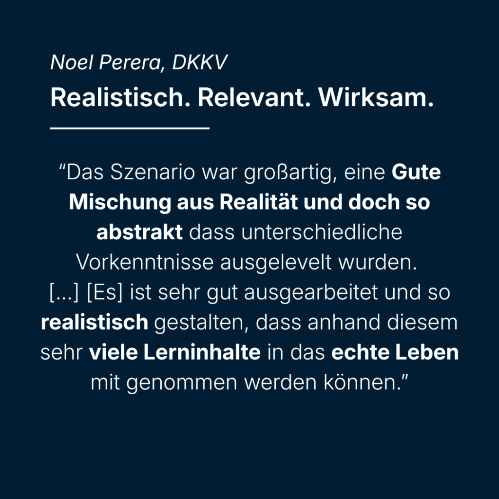 A dark blue graphic displays a quote in German praising a scenario's realistic and relevant design. Key phrases like "Gute Mischung aus Realität und doch so abstrakt" and "viele Lerninhalte in das echte Leben" are bolded.